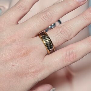 Gold Textured Ring (18 mm).